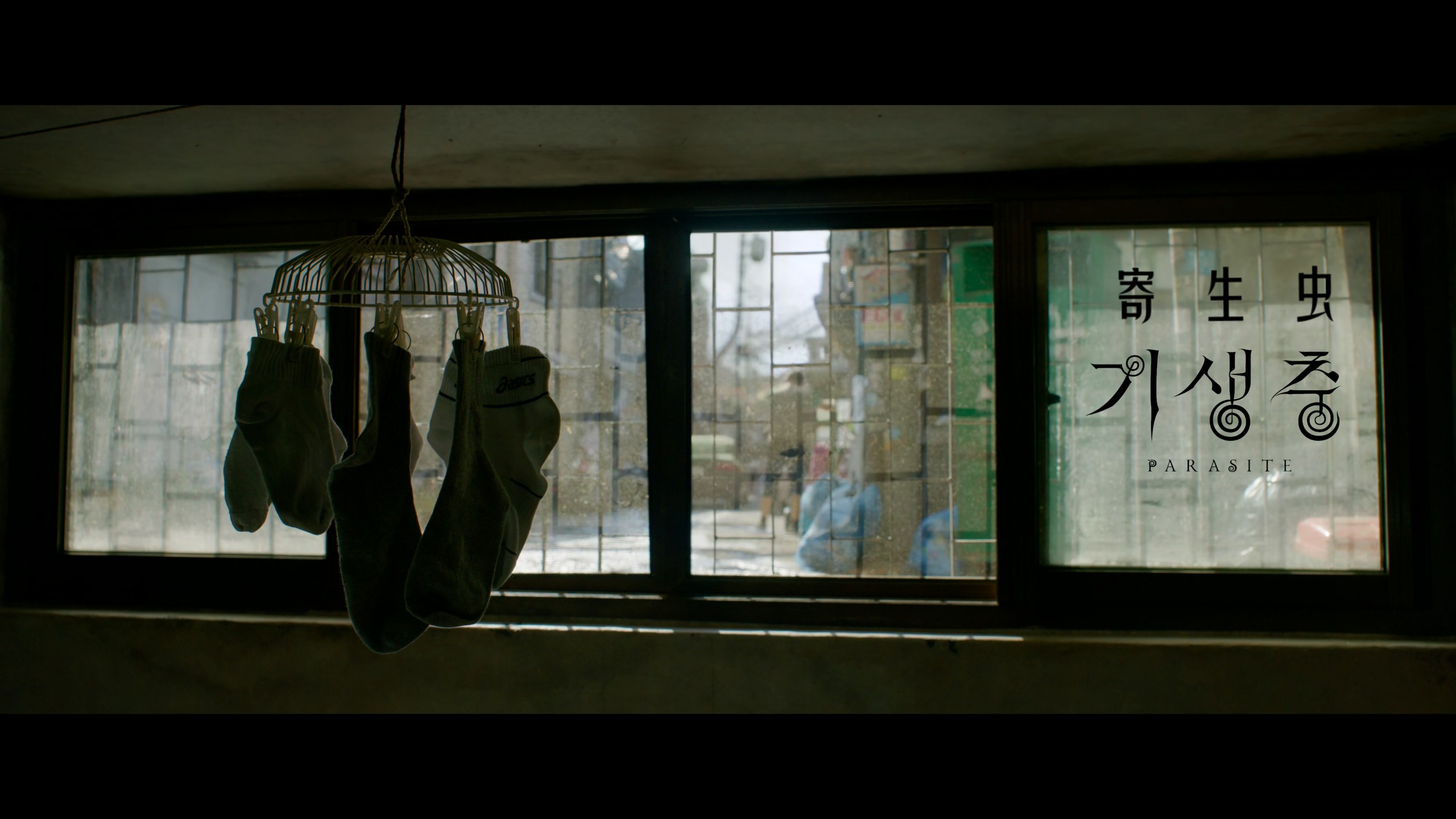 寄生虫（2019）【4K蓝光原盘REMUX】HDR10【杜比全景声中韩双音轨】内封简繁特效字幕  [26.2G]